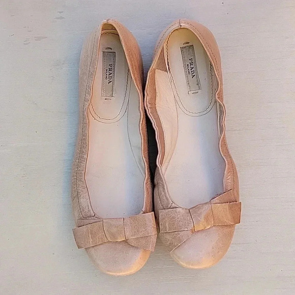 Prada flats - Picture 1 of 9